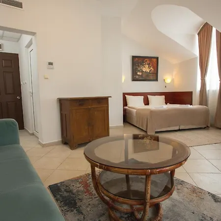 Hotel Central Balchik 2*