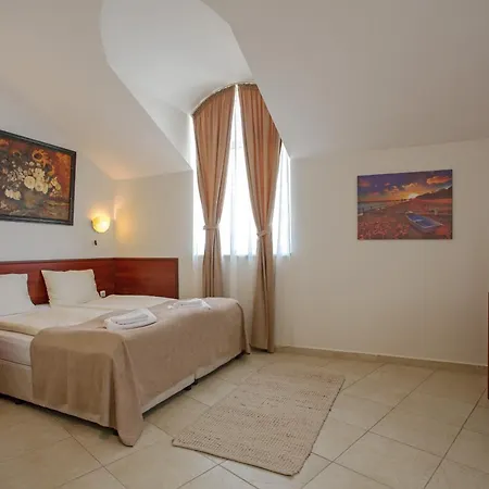 Hotel Central Balchik Hotell 2*