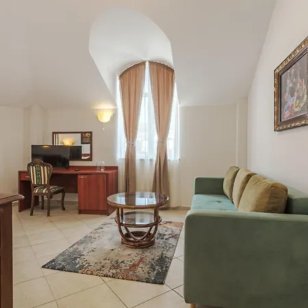 ホテル Hotel Central Balchik 2*